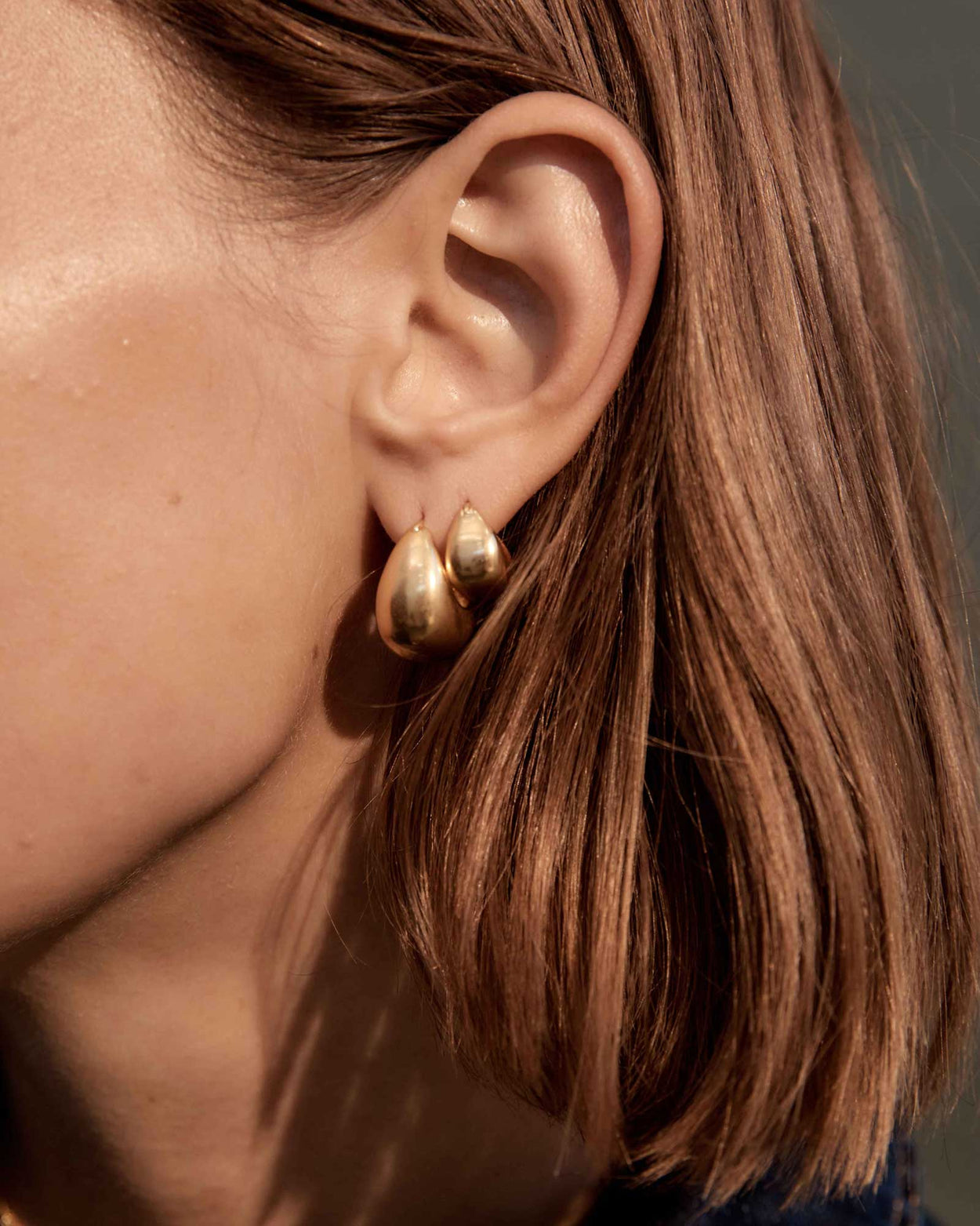 TRESOR HOOPS MEDIUM (18K GOLD PLATED) IMAGE 6