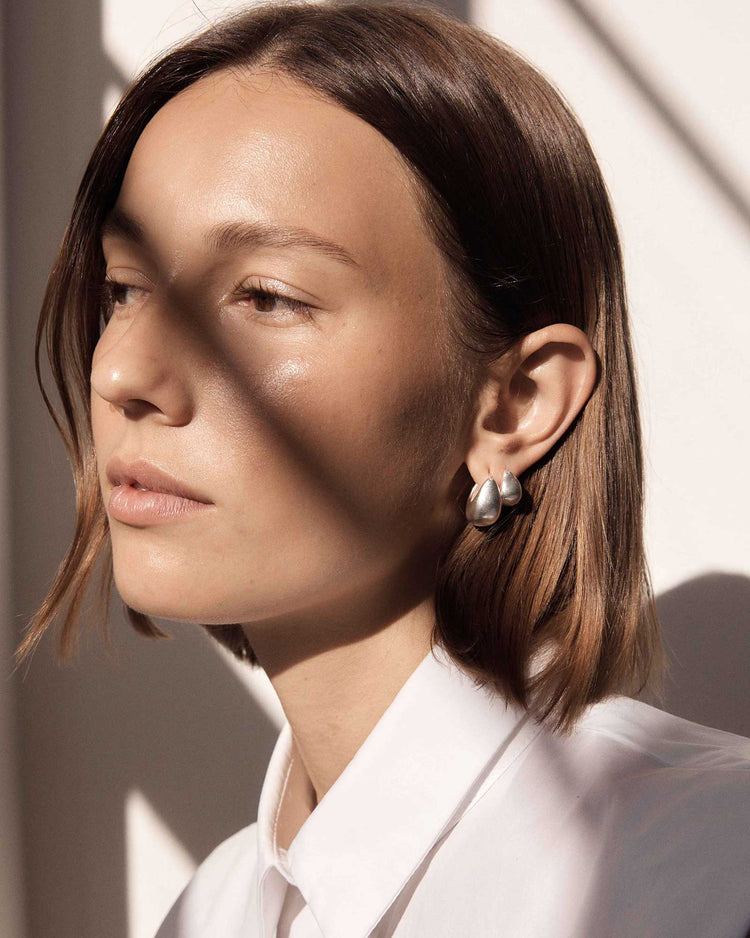 TRESOR HOOPS MEDIUM (STERLING SILVER) IMAGE 2