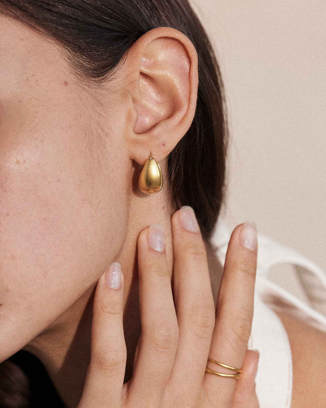 TRESOR HOOPS MEDIUM (18K GOLD PLATED) IMAGE 3