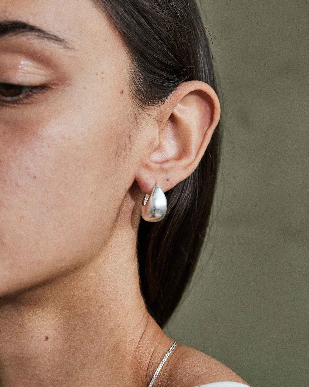 TRESOR HOOPS MEDIUM (STERLING SILVER) IMAGE 3