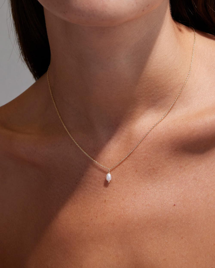CLASSIC PEARL NECKLACE (9K GOLD)