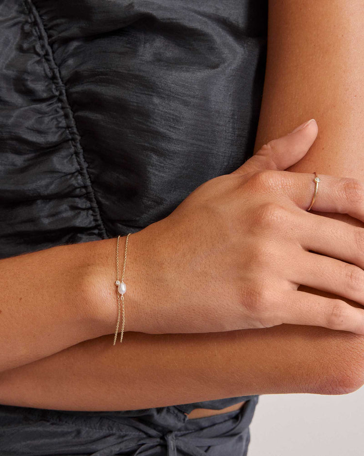 CLASSIC PEARL BRACELET (9K GOLD)