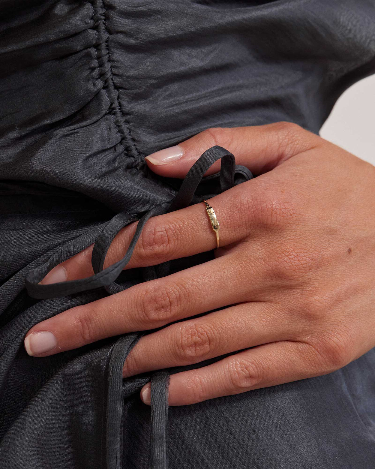 ENGRAVABLE PETITE BAR RING (9K GOLD) IMAGE 2
