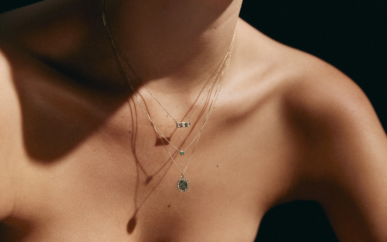 ELYSIUM BAGUETTE SAPPHIRE NECKLACE (9K GOLD) IMAGE 5
