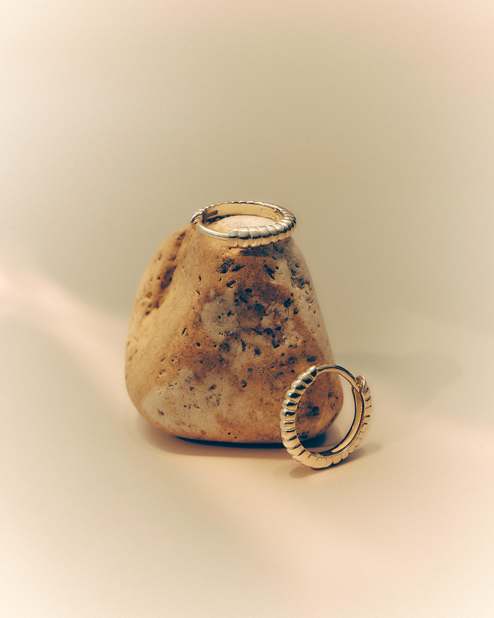 ELEMENTAL FINE HUGGIES (9K GOLD) IMAGE 2
