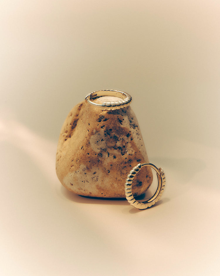 ELEMENTAL FINE HUGGIES (9K GOLD) IMAGE 2