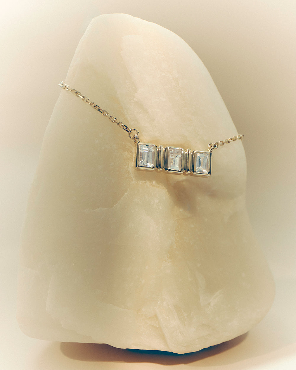 ELYSIUM BAGUETTE SAPPHIRE NECKLACE (9K GOLD) IMAGE 3