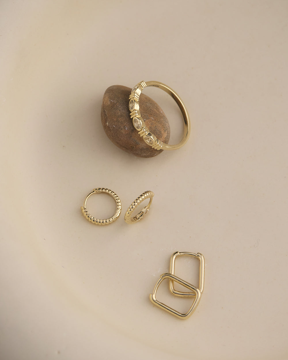 ELEMENTAL FINE HUGGIES (9K GOLD) IMAGE 3