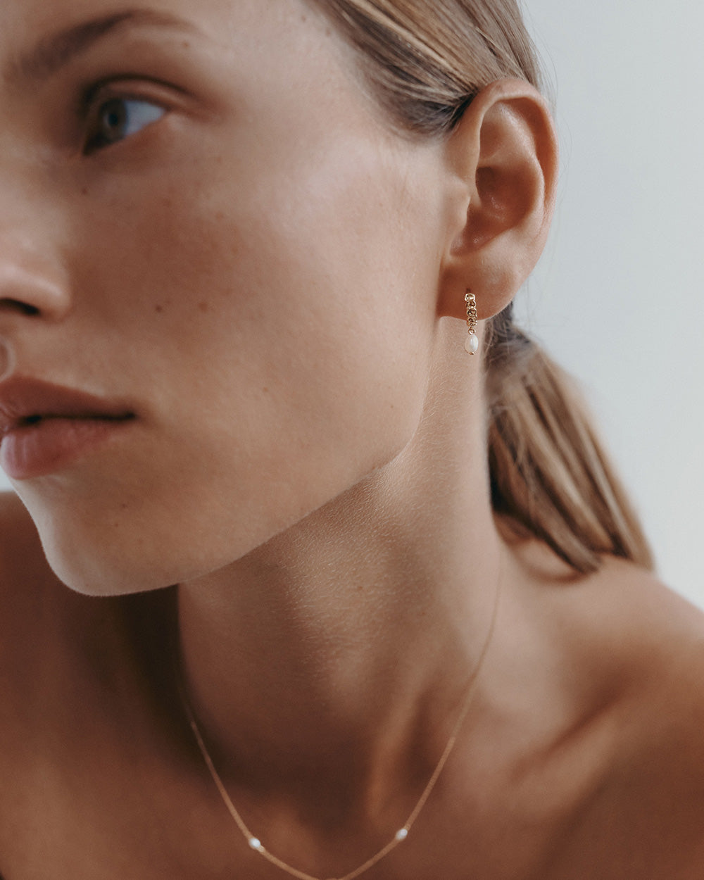 VACATION FINE HOOPS (9K GOLD) IMAGE 4