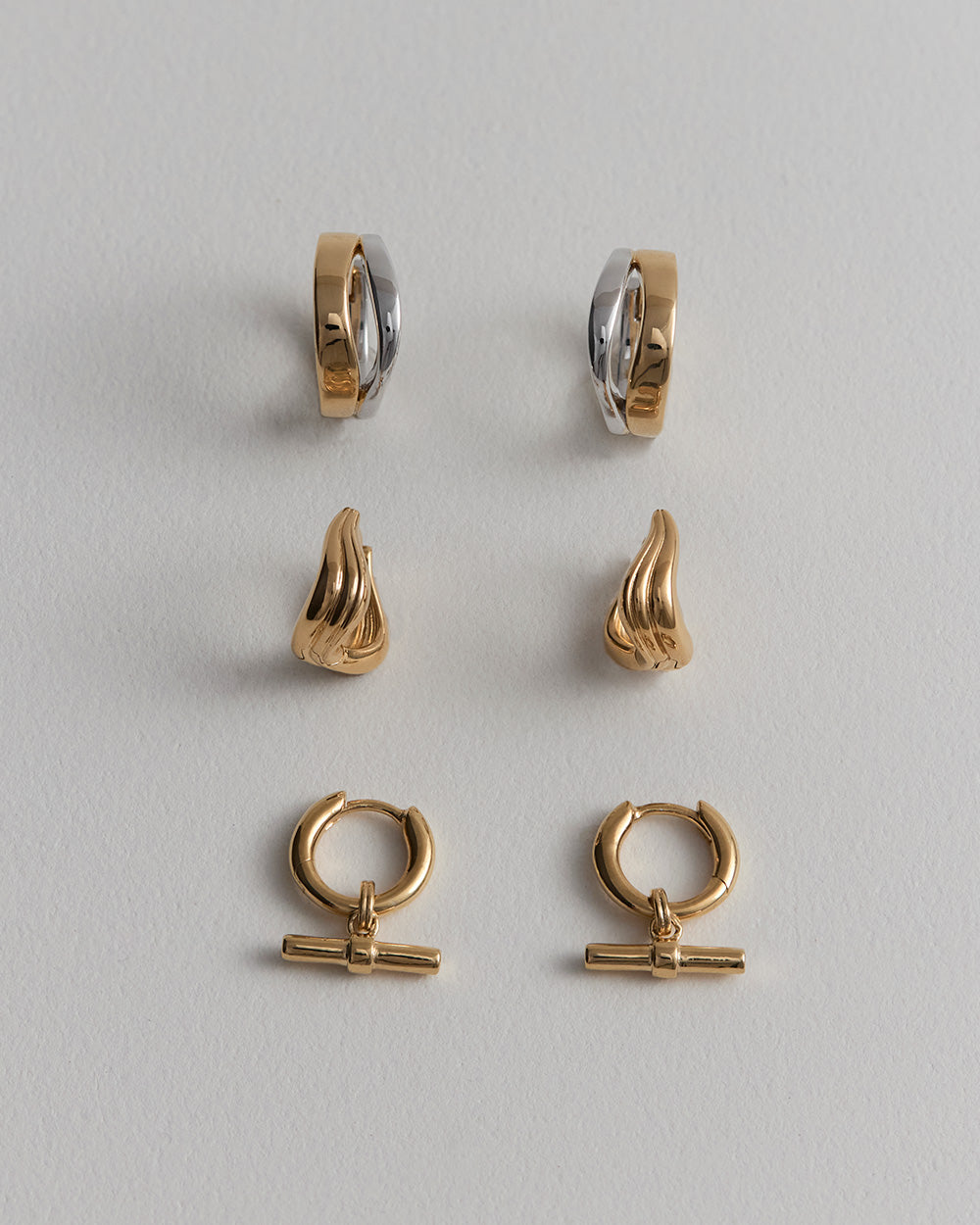 RHYTHM T-BAR HOOPS (18K GOLD PLATED) IMAGE 4