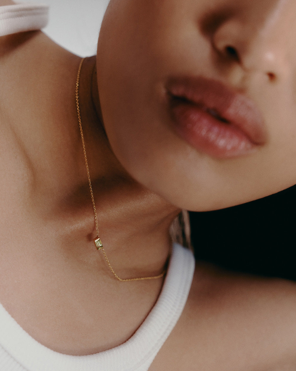 BAGUETTE BIRTHSTONE NECKLACE (18K GOLD VERMEIL) IMAGE 3