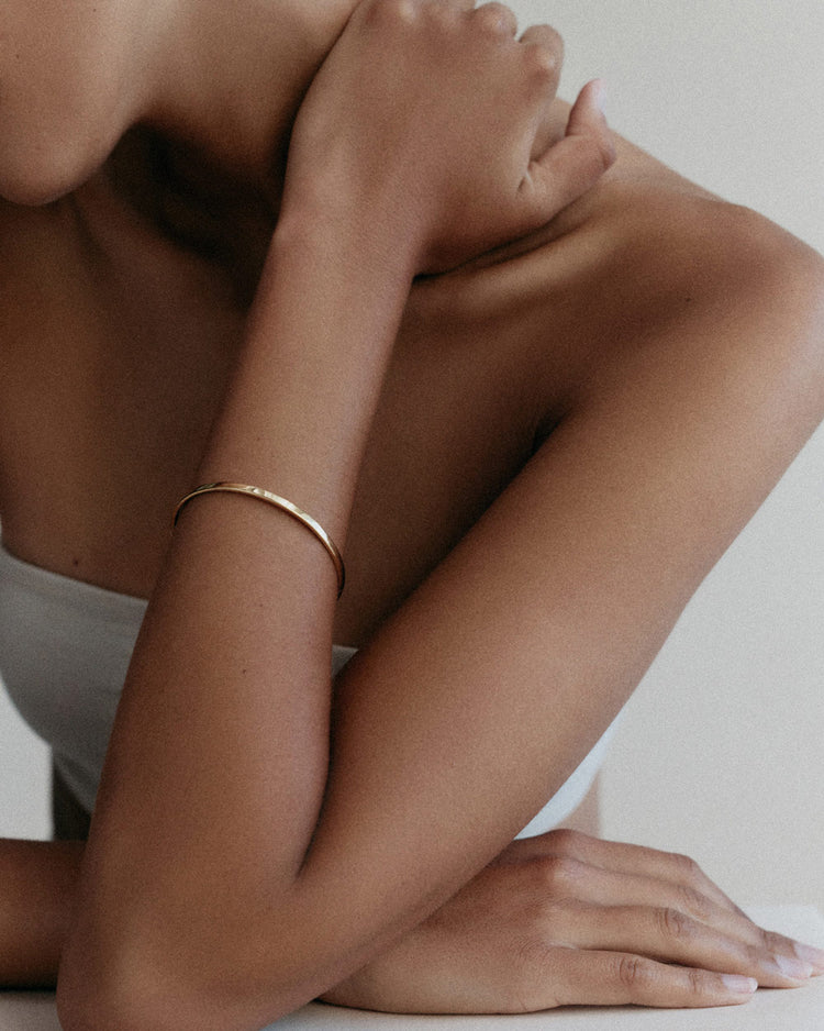 CONTOUR BANGLE (18K GOLD PLATED)