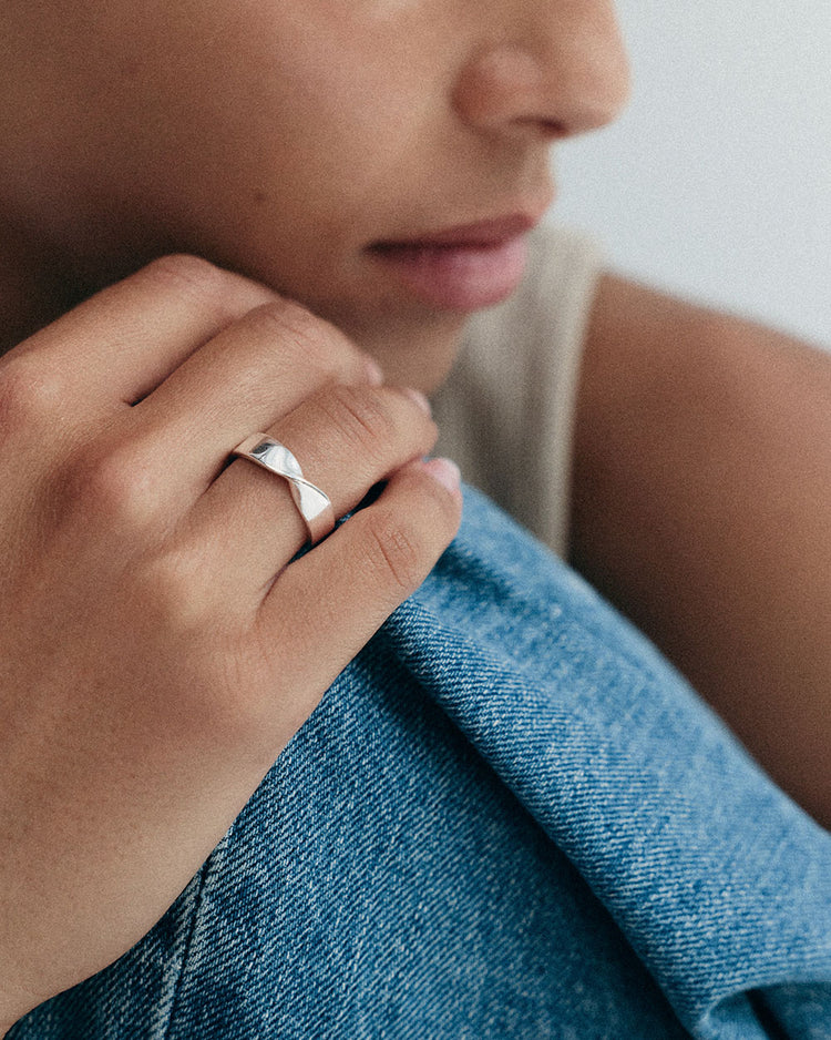 REMANENCE RING (STERLING SILVER)