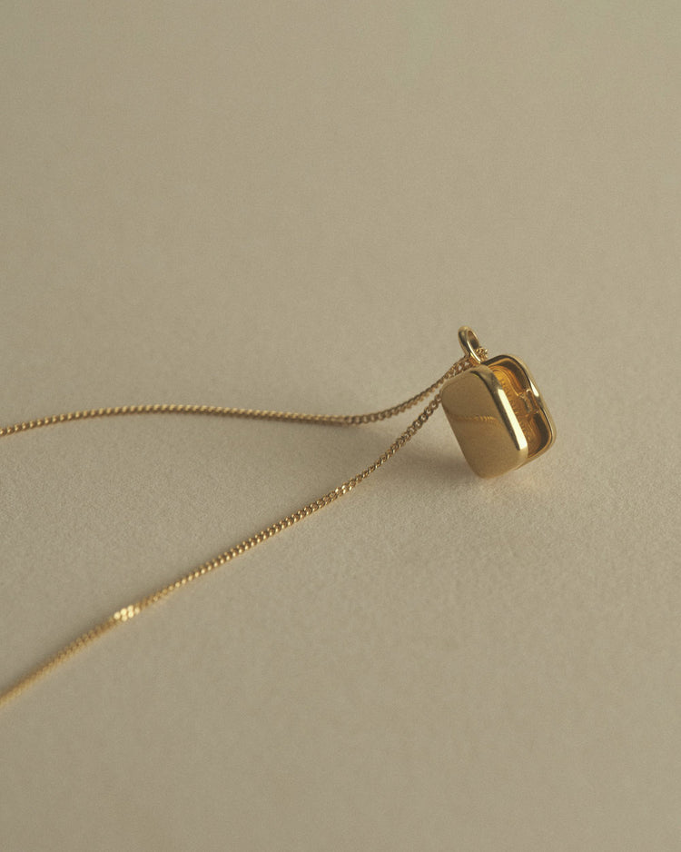 VERA LOCKET (18K GOLD VERMEIL)