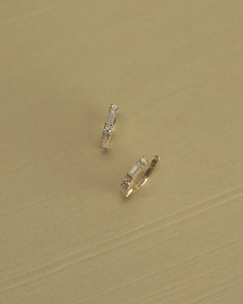 LUMA HUGGIES (9K GOLD)