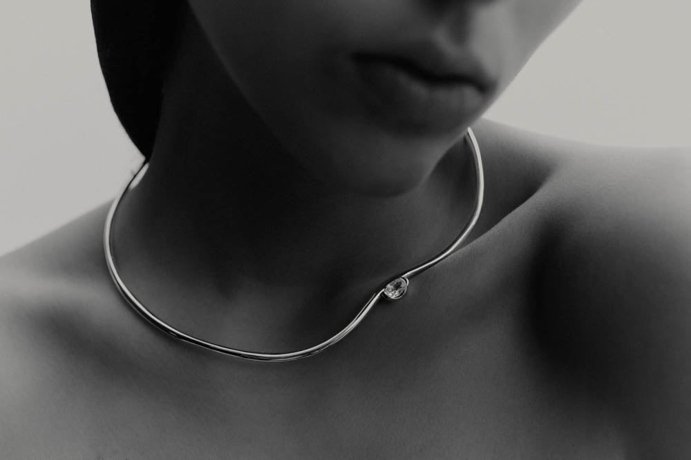 UNFOLD COLLAR NECKLACE (RHODIUM PLATED)
