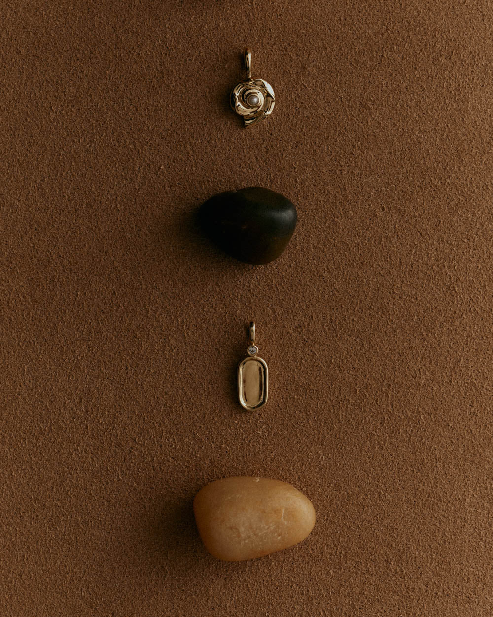 APERIO CHARM (9K GOLD)