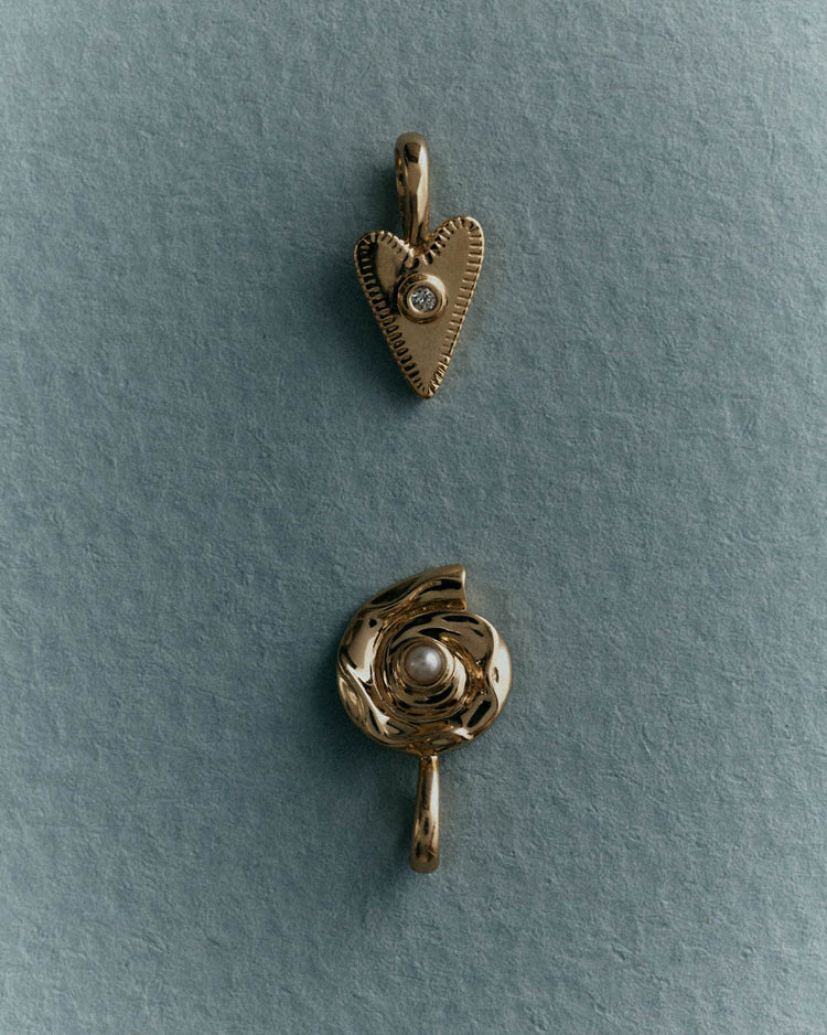 APERIO CHARM (9K GOLD)