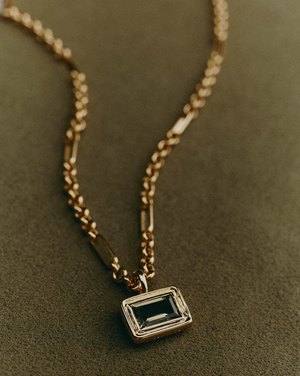 EBB RADIANCE PENDANT (18K GOLD PLATED)
