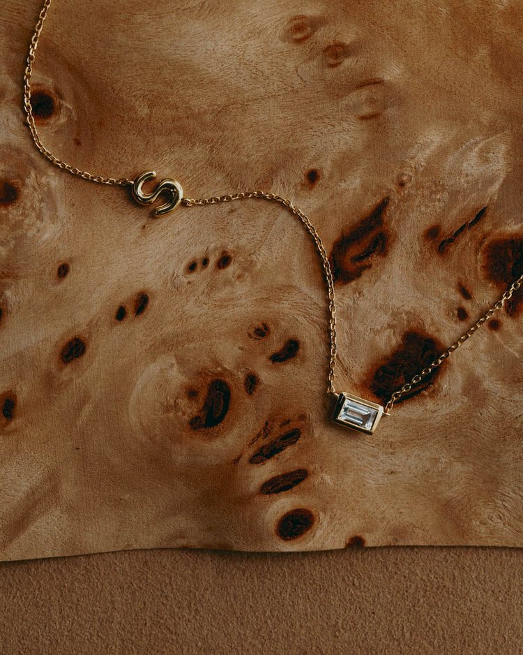 INITIAL BAGUETTE NECKLACE (18K GOLD VERMEIL)