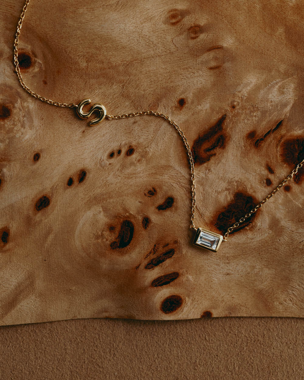 INITIAL BAGUETTE NECKLACE (18K GOLD VERMEIL)