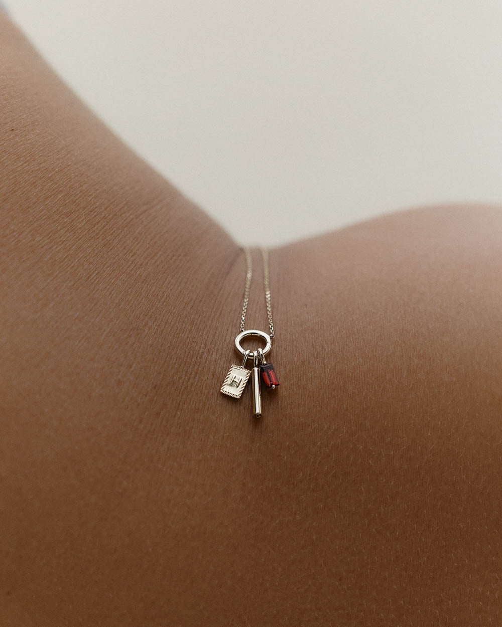 RESONATE CLASP NECKLACE (9K GOLD)
