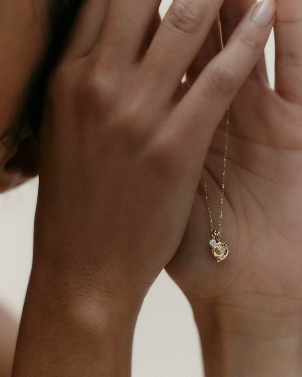 APERIO CHARM (9K GOLD)