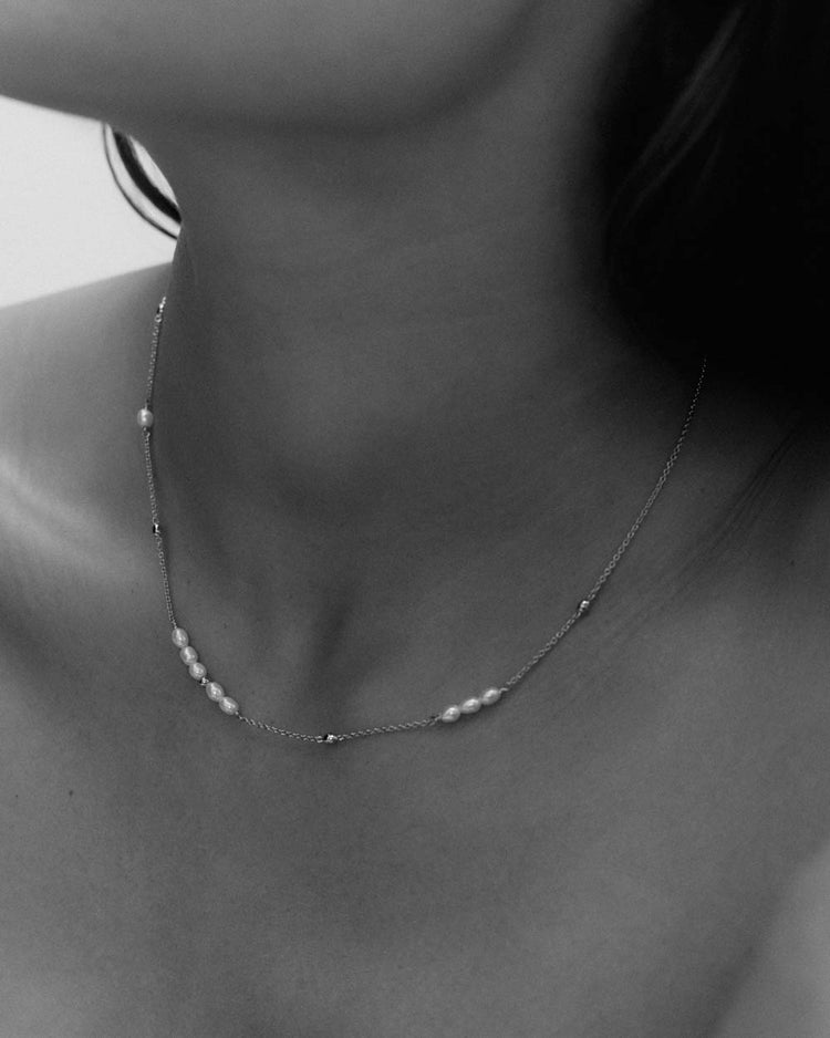 RESONANCE PEARL NECKLACE (STERLING SILVER)