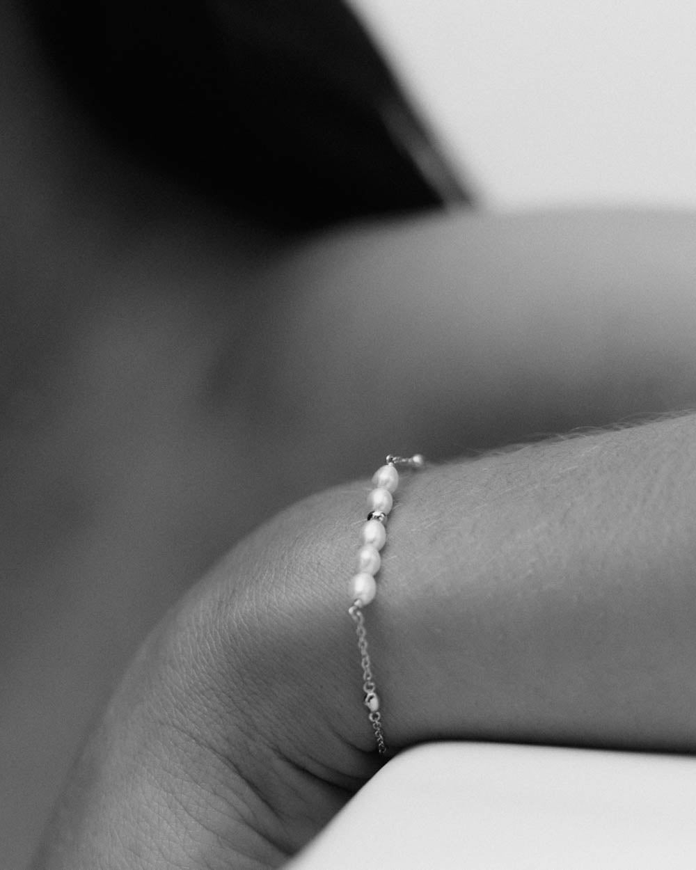RESONANCE PEARL BRACELET (STERLING SILVER)