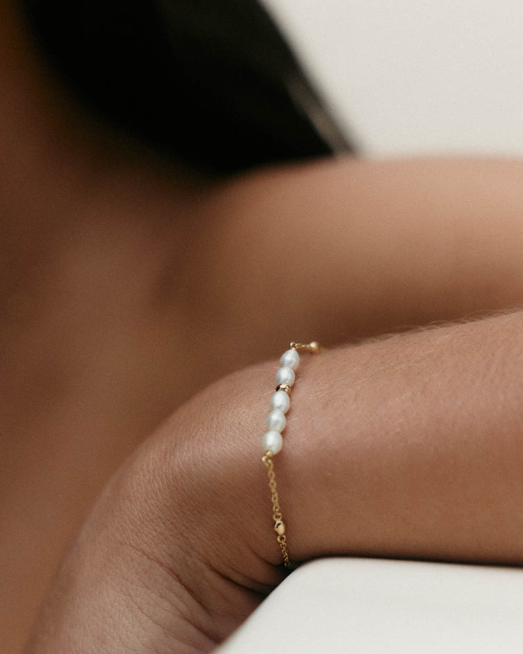 RESONANCE PEARL BRACELET (18K GOLD PLATED)