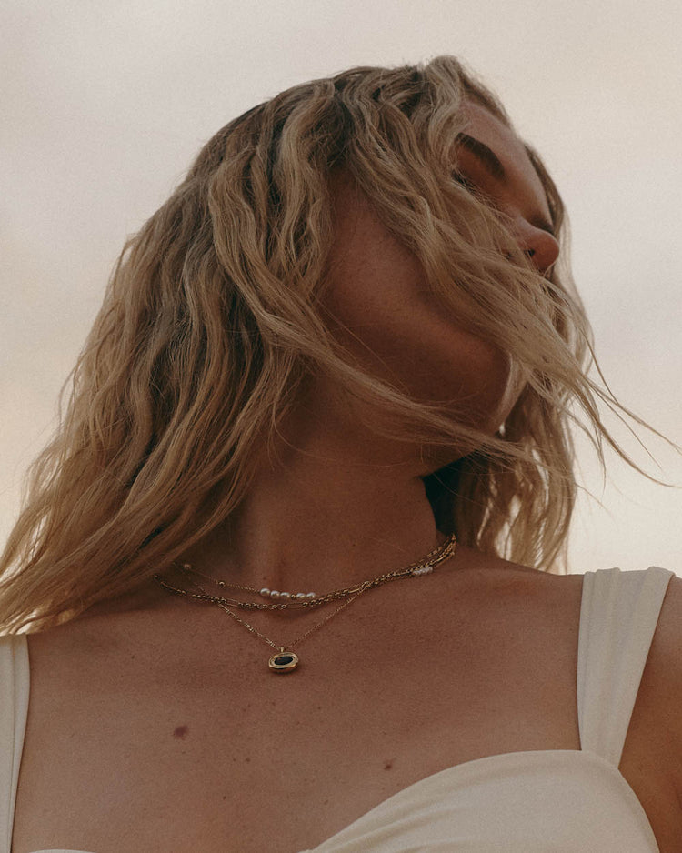 RESONANCE PEARL NECKLACE (18K GOLD PLATED)