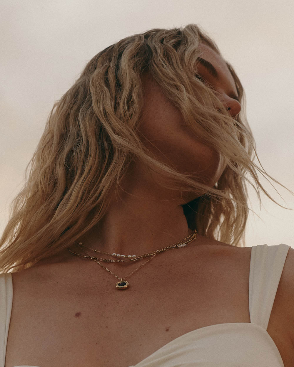 RESONANCE PEARL NECKLACE (18K GOLD PLATED)