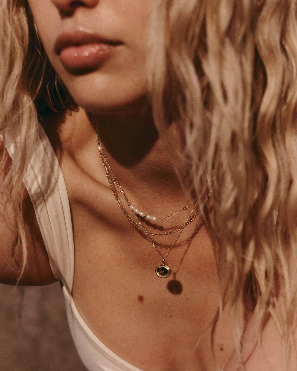 RESONANCE PEARL NECKLACE (18K GOLD PLATED)