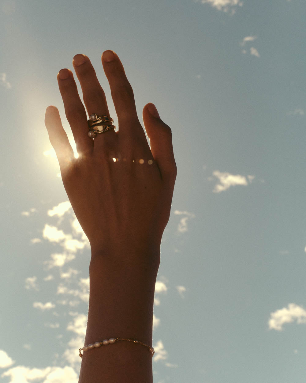 RESONANCE PEARL BRACELET (18K GOLD PLATED)