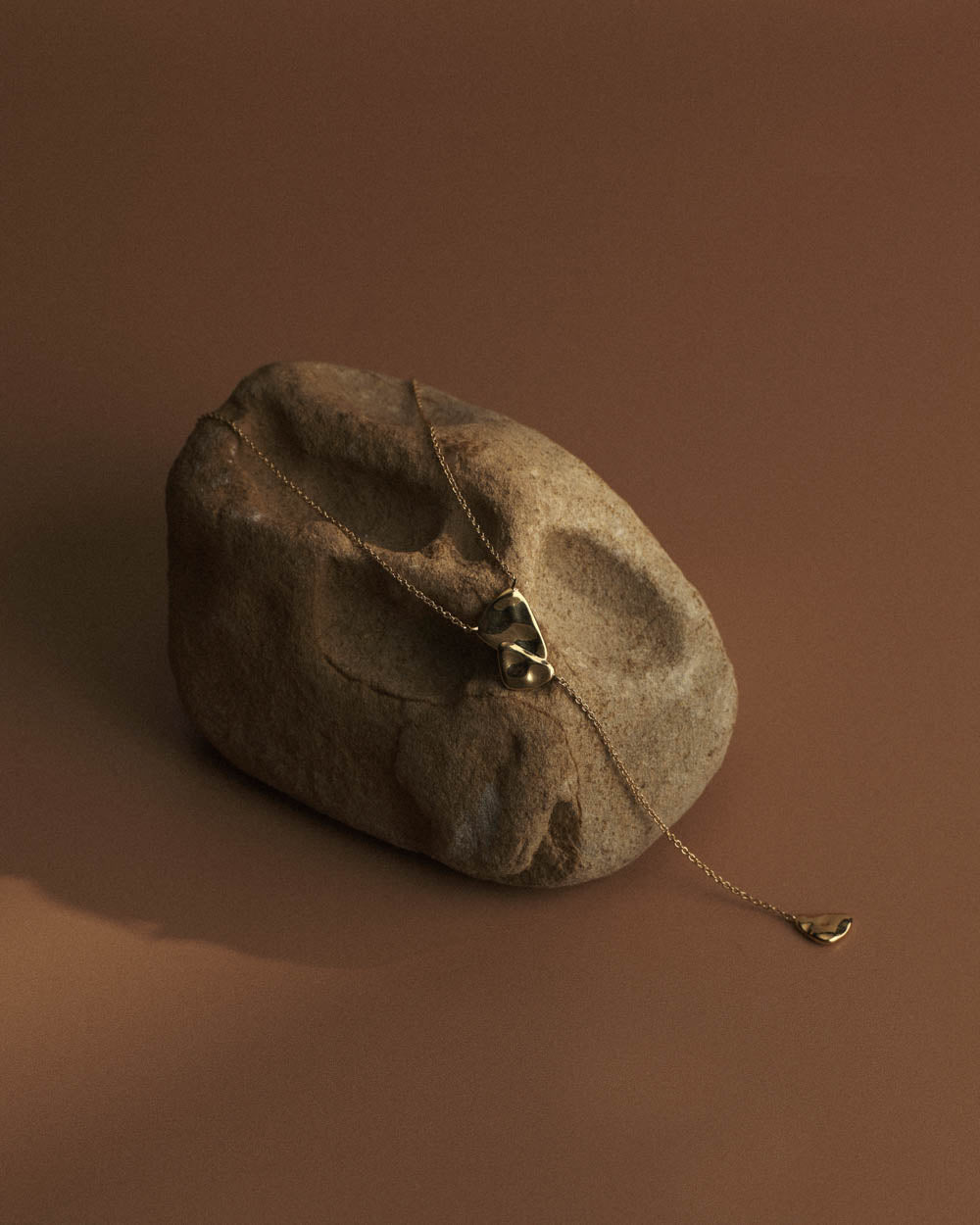 PORTAL LARIAT NECKLACE (18K GOLD PLATED)