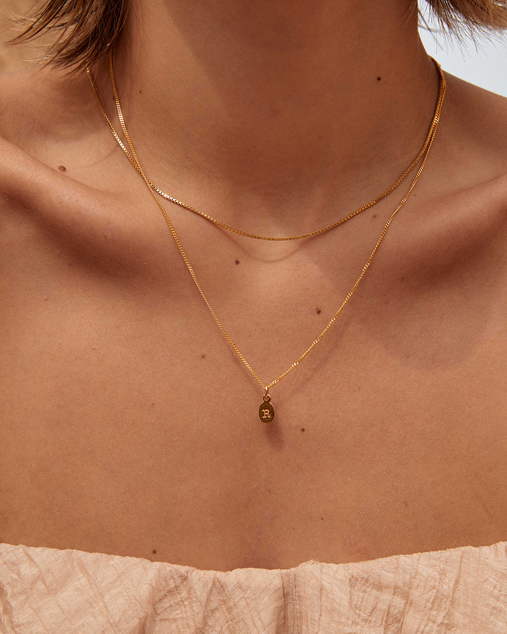 INITIAL NECKLACE A-Z (18K GOLD VERMEIL) IMAGE 3