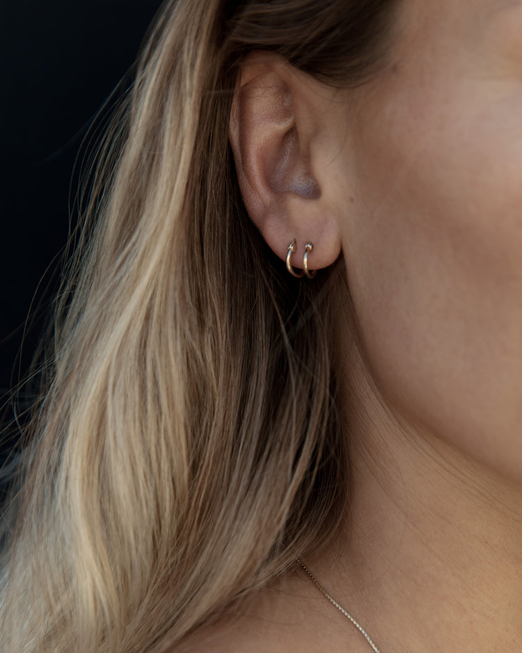 TIDAL HUGGIES (9K GOLD) IMAGE 2