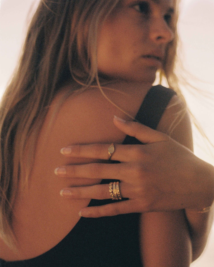ALIGN SIGNET RING (18K GOLD VERMEIL)