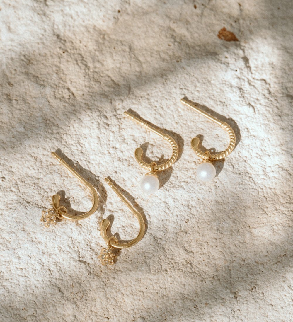 TINY PEARL HOOPS (18K GOLD PLATED) IMAGE 4