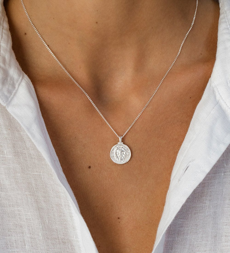 LEO ZODIAC NECKLACE (STERLING SILVER)