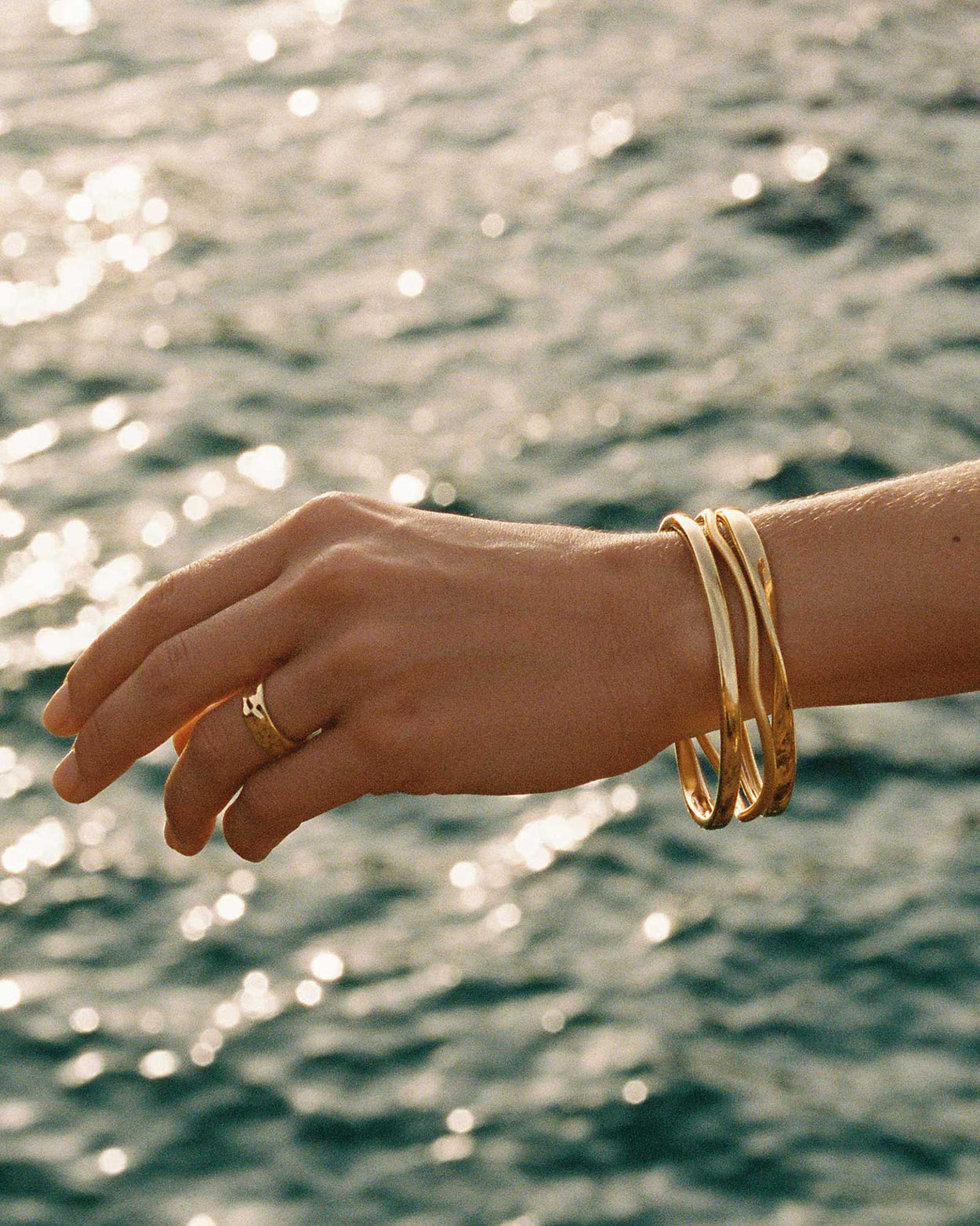 FOLD BANGLE (18K GOLD PLATED) IMAGE 4