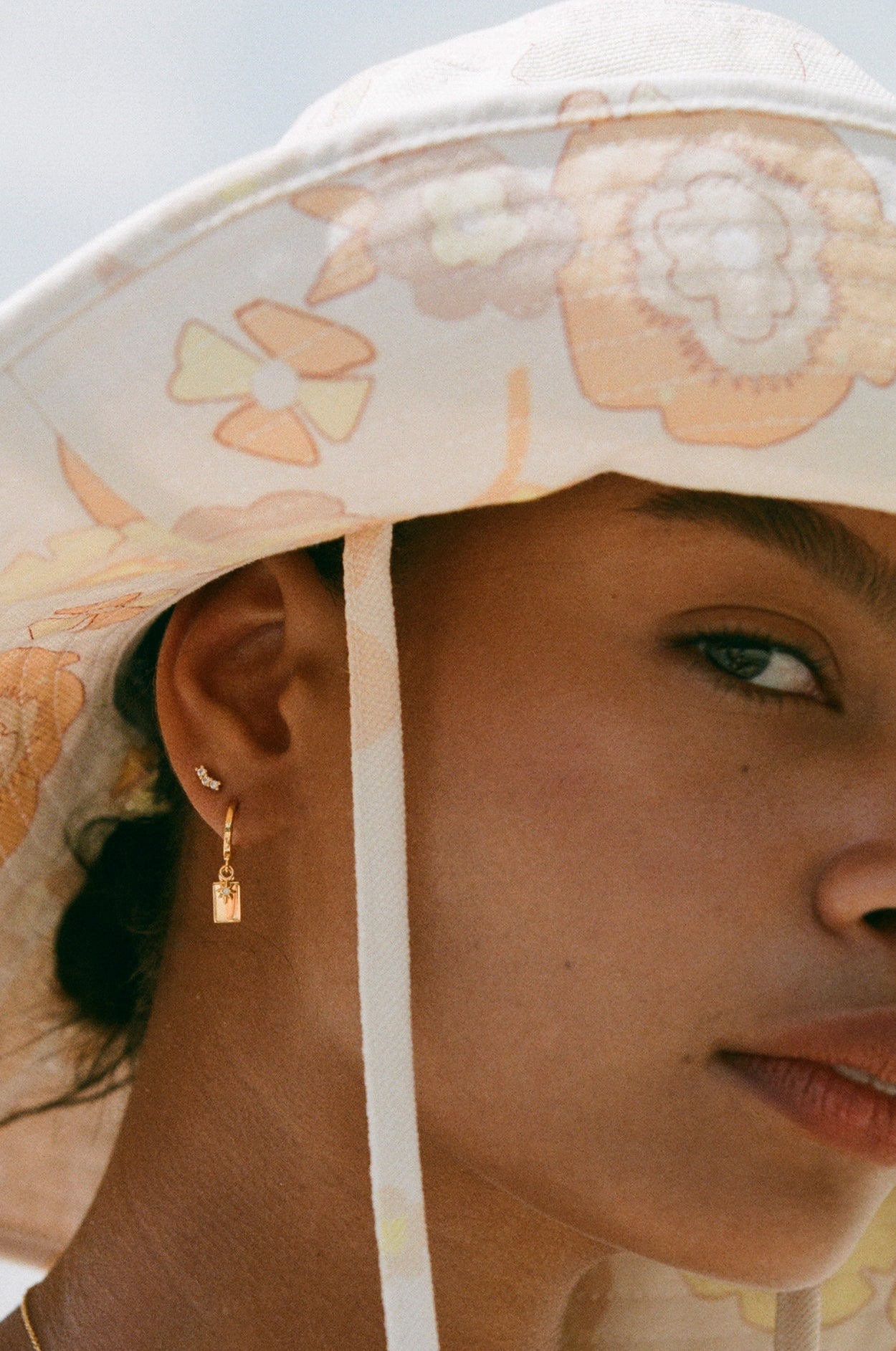 GUIDING STAR HOOPS (18K GOLD PLATED) IMAGE 2