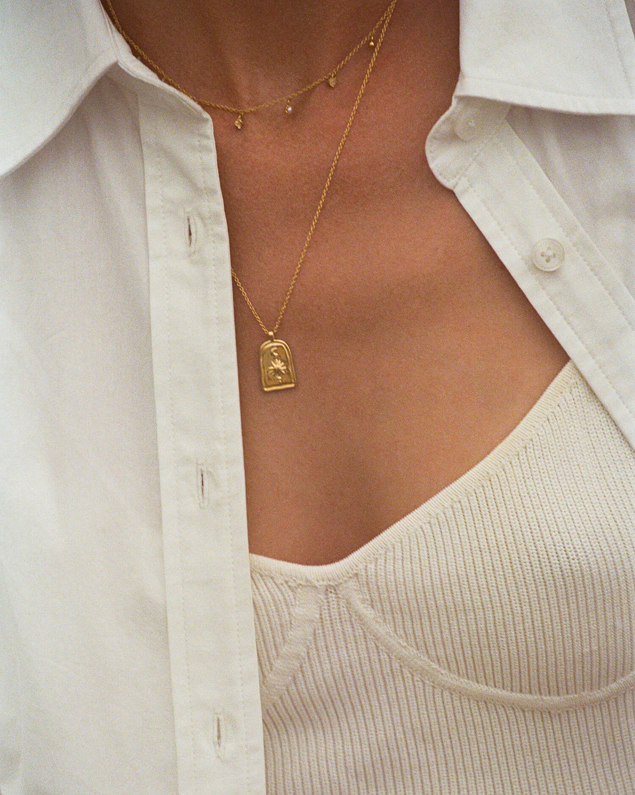 SUN AND MOON NECKLACE (18K GOLD PLATED) IMAGE 2