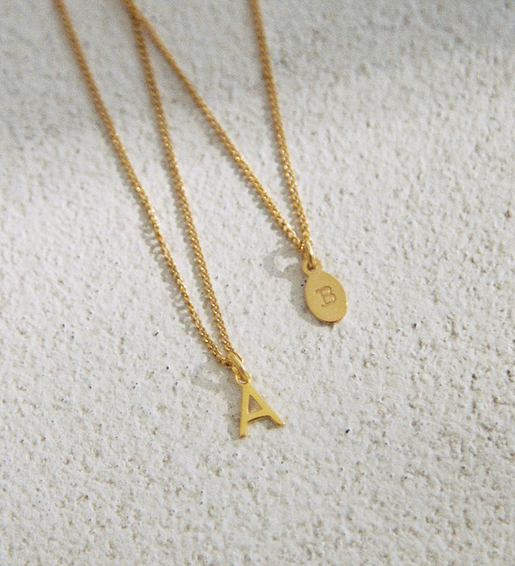 OUTLINE INITIAL A-Z (18K GOLD VERMEIL)