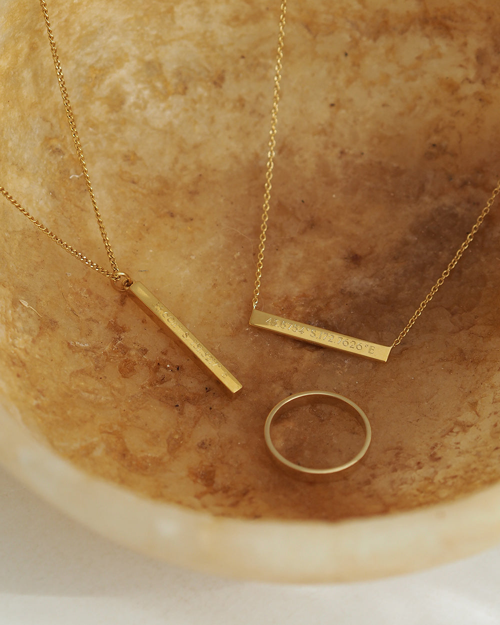 ENGRAVABLE BAR NECKLACE (18K GOLD VERMEIL) IMAGE 2