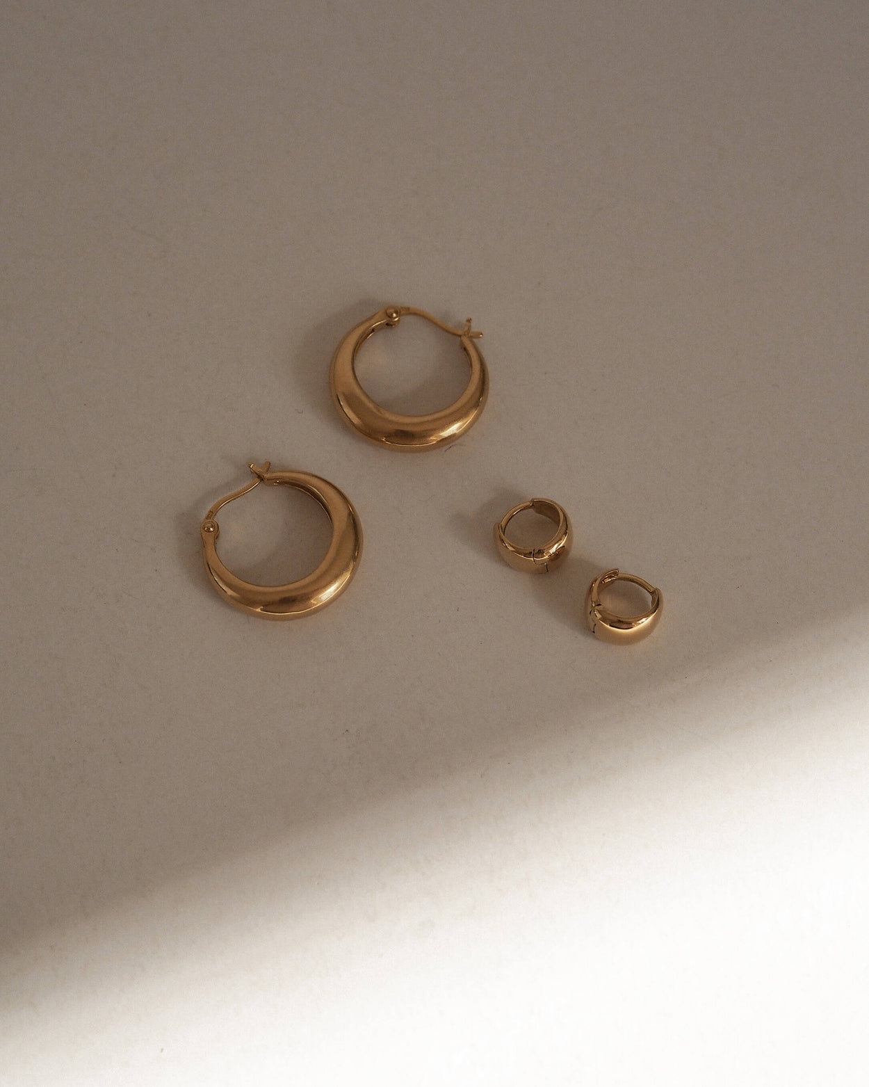 GLOW HUGGIES (18K GOLD PLATED) IMAGE 3