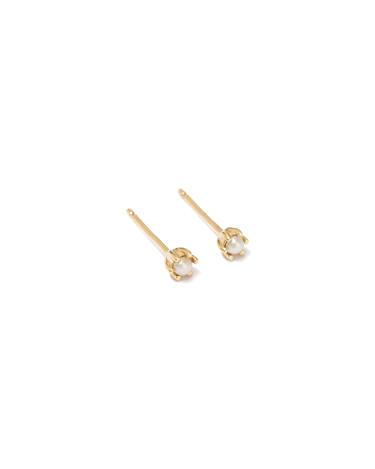 PETITE PEARL STUDS (9K GOLD)
